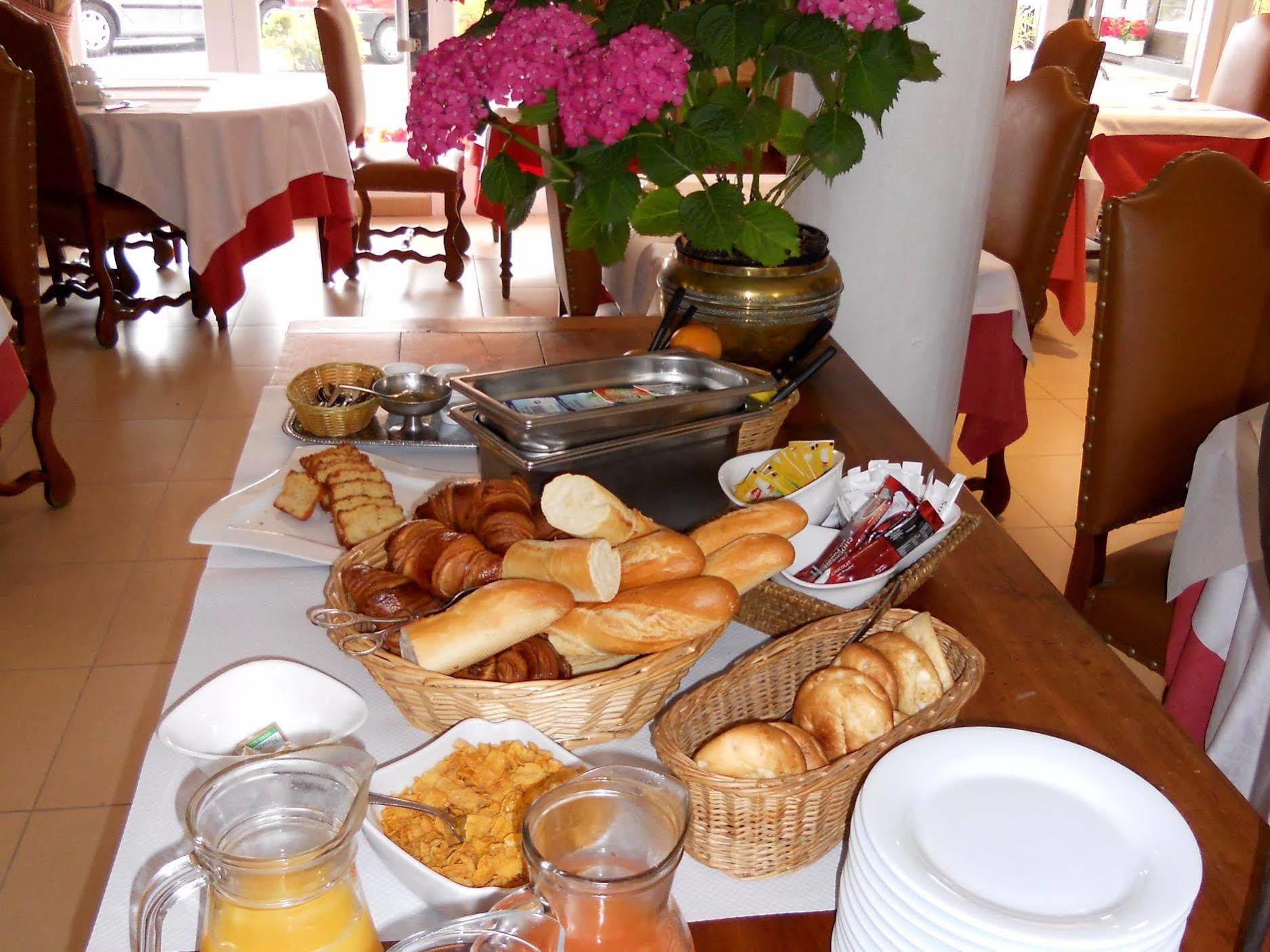 Hotel De Bretagne Dol Centre Ville - Hotel Et Restaurant Dol-de-Bretagne Exteriör bild